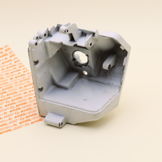 NEU Original Stihl 045 056 Vergaserkasten 1115 140 1700 / 11151401700 / 1115-140-1700