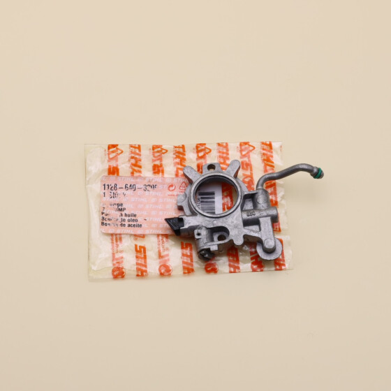 NEU Original Stihl 044 MS 440 Ölpumpe 1128 640 3205 / 11286403205 / 1128-640-3205