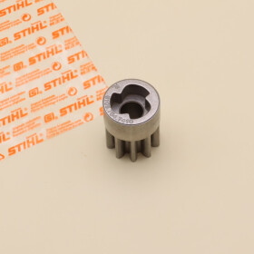 NEU Original Stihl MB ME RM RMA RME Antriebsritzel Ritzel rechts 6105 704 7410 / 61057047410 / 6105-704-7410