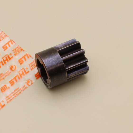 NEU Original Stihl MB ME RM RMA RME Antriebsritzel Ritzel links 6105 704 7400 / 61057047400 / 6105-704-7400