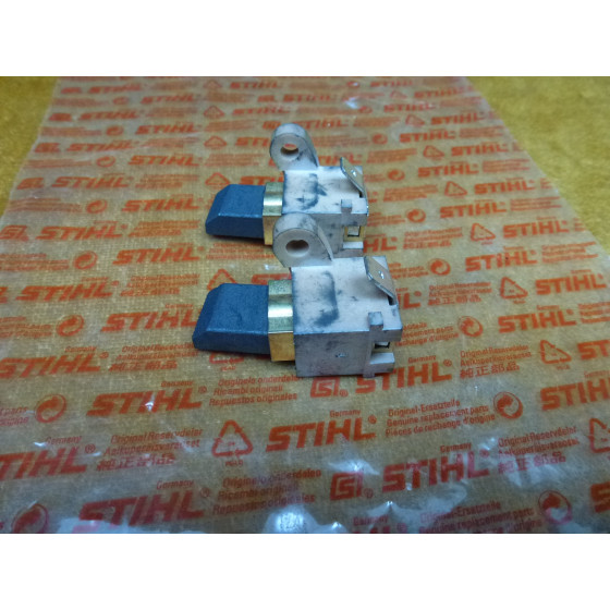 NEU Original Stihl 2x Bürstenhalter Kohlebürste 1207 600 2602 / 12076002602 / 1207-600-2602